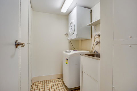 Gemini Court Holiday Apartments - C Tourism 6