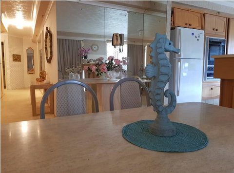 Gemini Court Holiday Apartments - C Tourism 37