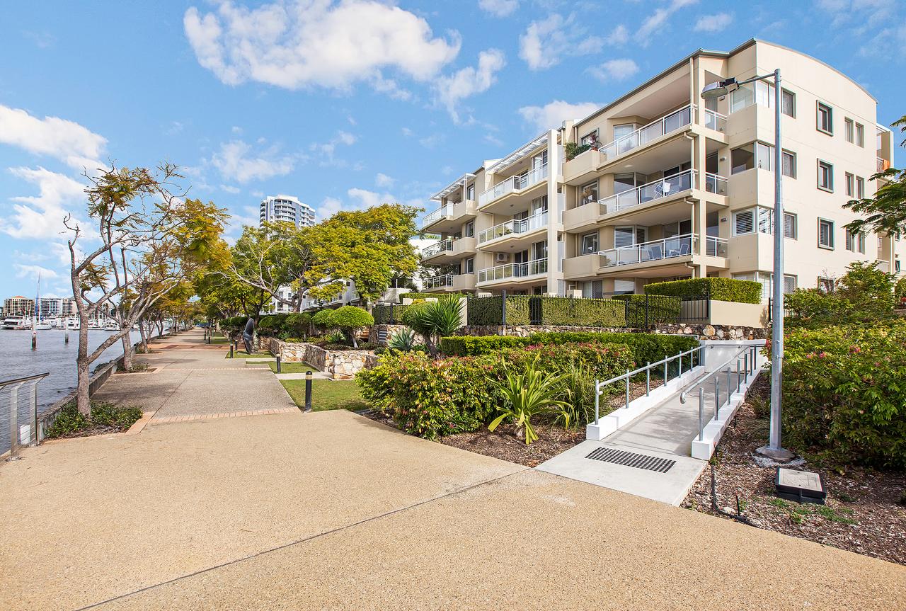Kangaroo Point QLD C Tourism
