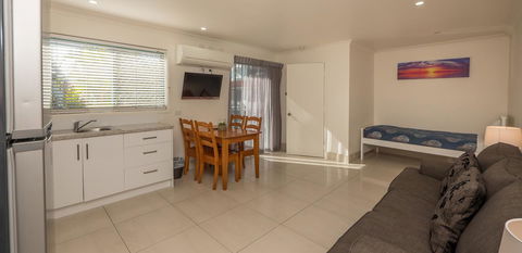 Bilinga Beach Motel - C Tourism 37