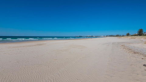 Bilinga Beach Motel - C Tourism 22