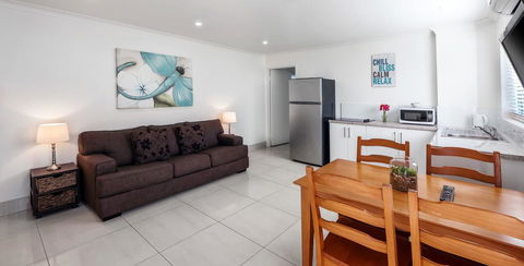 Bilinga Beach Motel - C Tourism 35