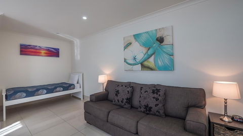 Bilinga Beach Motel - C Tourism 36