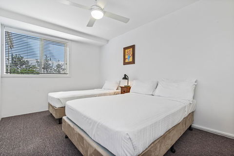 84 The Spit Holiday Apartments - C Tourism 1