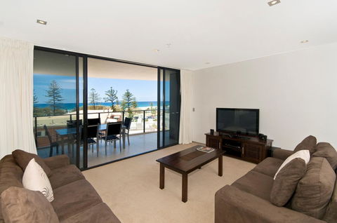 Ambience On Burleigh Beach - C Tourism 28