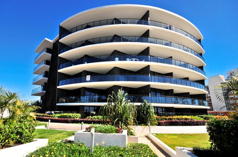 Ambience On Burleigh Beach - C Tourism 32