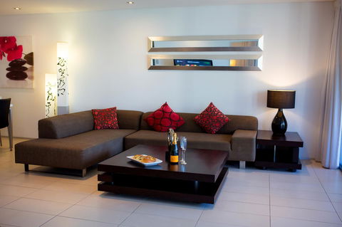 Ambience On Burleigh Beach - C Tourism 13