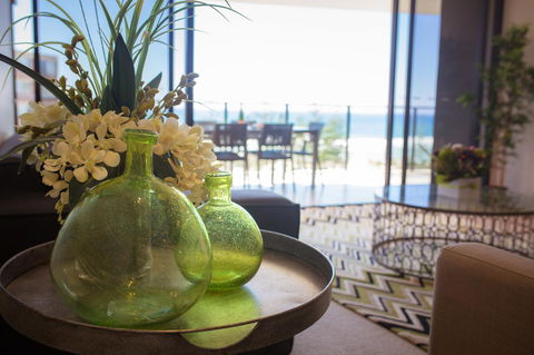 Ambience On Burleigh Beach - C Tourism 10