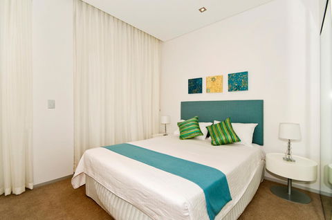 Ambience On Burleigh Beach - C Tourism 21