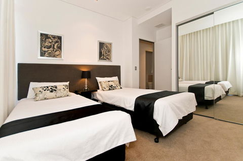 Ambience On Burleigh Beach - C Tourism 27