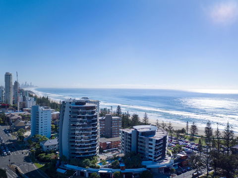 Ambience On Burleigh Beach - C Tourism 5