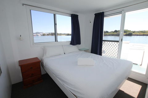 Coomera Houseboats - C Tourism 14