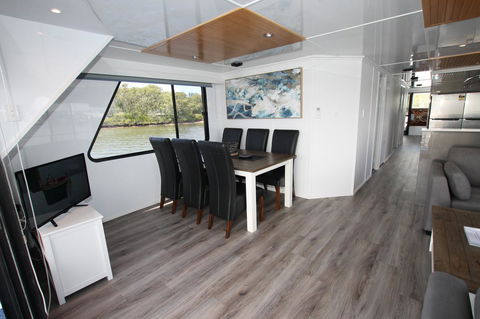 Coomera Houseboats - C Tourism 36