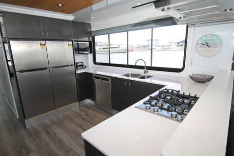 Coomera Houseboats - C Tourism 37