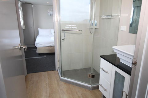 Coomera Houseboats - C Tourism 23