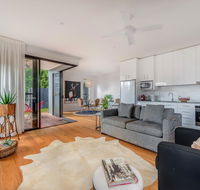 Sam's Buderim Mountain Guest House - C Tourism