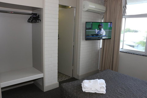 Brighton Hotel - C Tourism 9