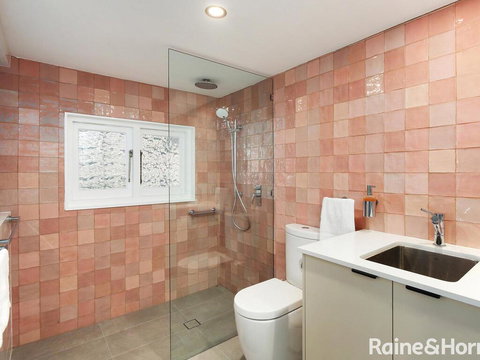 White Beach Studio - 42a Ash Street - C Tourism 2