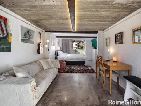 White Beach Studio - 42a Ash Street - C Tourism 0