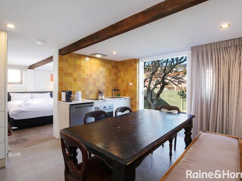 White Beach Studio - 42a Ash Street - C Tourism 1