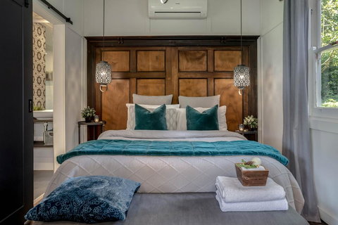 White Gates - C Tourism 0