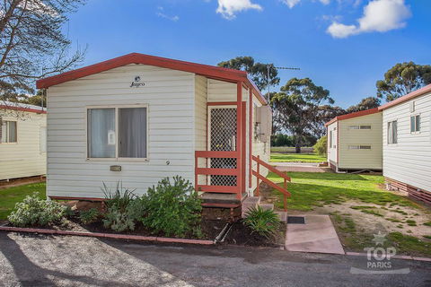 Wimmera Lakes Caravan Resort - C Tourism 1