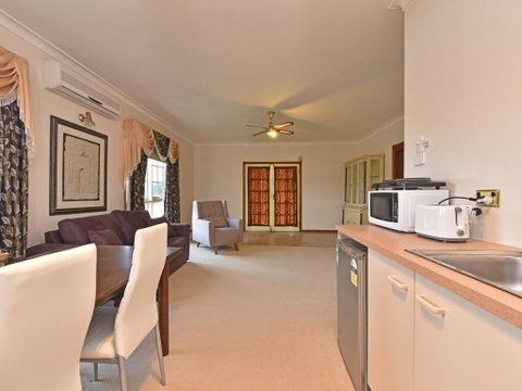 Wine Country Homestead Estate - C Tourism 3