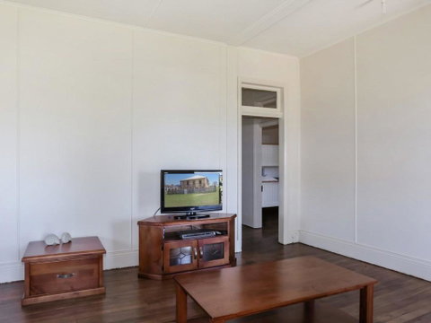 Yamba Pilot Cottage 1 - Pets Welcome - Close To Beach - C Tourism 1