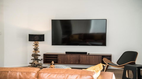 Your Luxury Escape - Byron Sunset Breeze - C Tourism 1