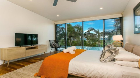Your Luxury Escape - Kiah 11 Beach House Ocean Views - C Tourism 1
