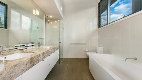 Your Luxury Escape - Kiah 11 Beach House Ocean Views - C Tourism 2