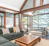 Your Luxury Escape - On The Bay - Stunning Beachfront Apartment - C Tourism
