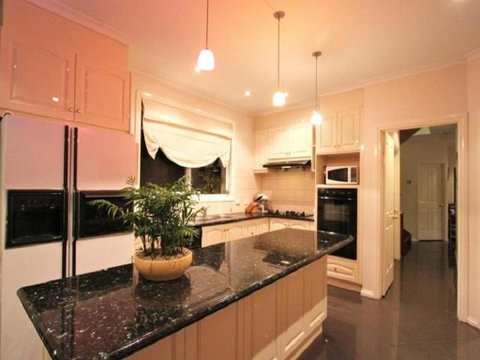 Abbotsford Private Rooms & Pods - 15 Charles Homestay - C Tourism 3