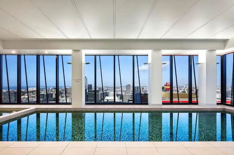A 2BR Apt On Collins With City Views FREE Parking - C Tourism 2