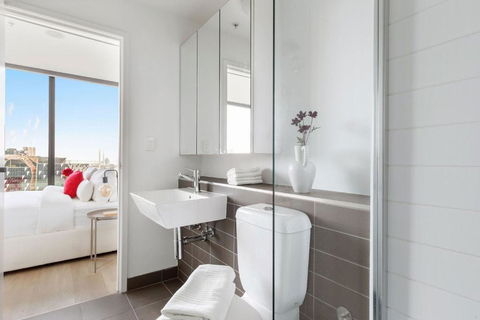 A 2BR Apt With Harbour Views And FREE Parking - C Tourism 2