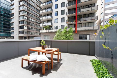 A Chic Apt With A Large Balcony Next To Grand Prix - C Tourism 2