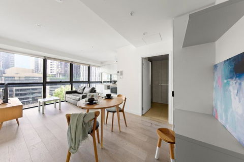 A Comfy 2BR Apt Next To QV & Melbourne Central - C Tourism 3