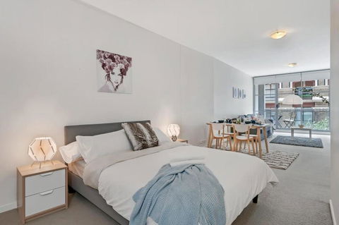 A Comfy & Modern Studio Near Darling Harbour - C Tourism 1