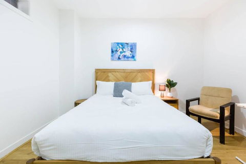 A Coveted Collins Street Pad With Parking - C Tourism 1