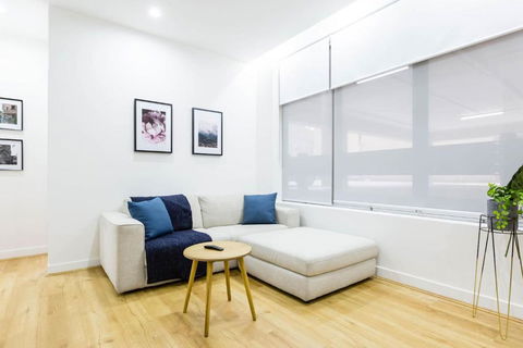A Coveted Collins Street Pad With Parking - C Tourism 0