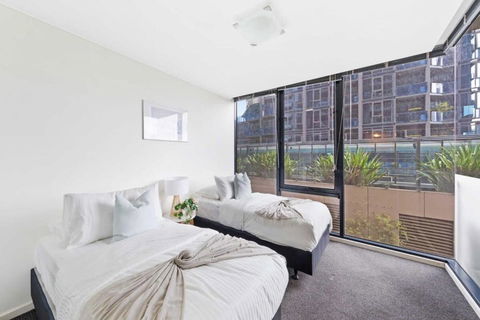 A Large 2BR Apt Near Crown Sleeps 8 FREE Parking - C Tourism 3