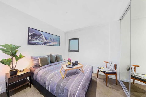 A Stylish 2BR Apt With City Views In Southbank - C Tourism 4