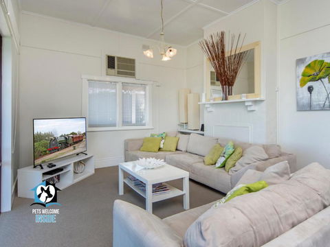 Absolute Beachfront 3BR 2BA Home W/ Beach Track - C Tourism 2