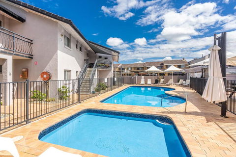 Absolute Beachfront Apartment 9T - C Tourism 2