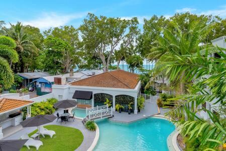 Absolute Superb Location Ocean Views Beachfront - C Tourism 0