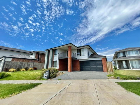 Absolutely Stunning - Bayside Point Cook 5BR Home - C Tourism 0