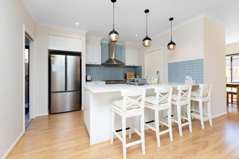 Absolutely Stunning - Bayside Point Cook 5BR Home - C Tourism 2