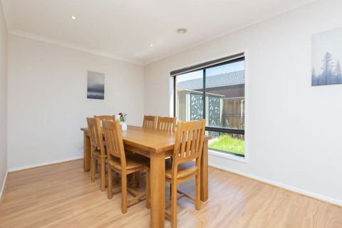 Absolutely Stunning - Bayside Point Cook 5BR Home - C Tourism 3
