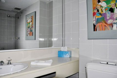 Accommodation Sydney: Hyde Park View 2 Bedroom 1 Bathroom Pet Friendly Apartment - C Tourism 3
