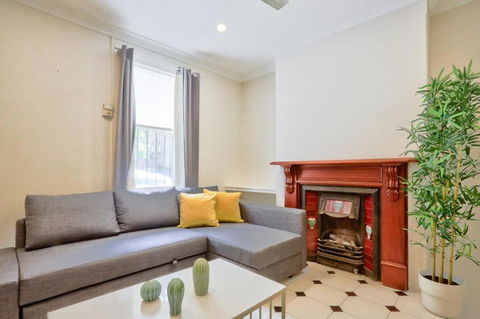 Affordable 3 Bedroom House Darlinghurst With 2 E-Bikes Included - C Tourism 1